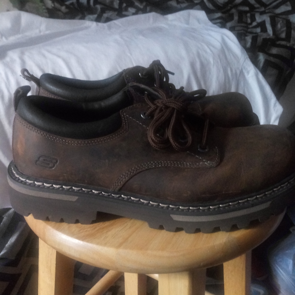 Skechers heavy leather work shoes. 💓